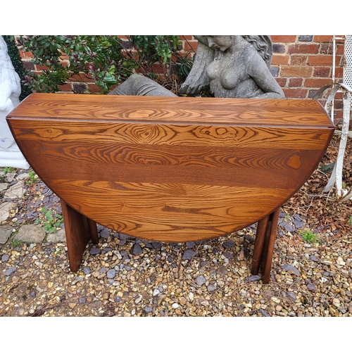 420 - A VINTAGE ERCOL TEAK WINDSOR DROP LEAF DINING TABLE
Gate leg with folding circular top.
(approx 120c... 