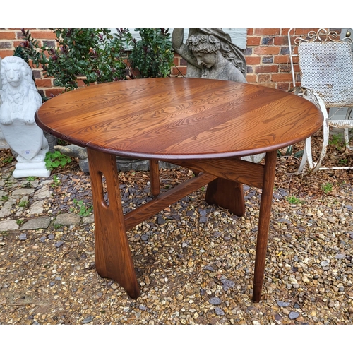 420 - A VINTAGE ERCOL TEAK WINDSOR DROP LEAF DINING TABLE
Gate leg with folding circular top.
(approx 120c... 