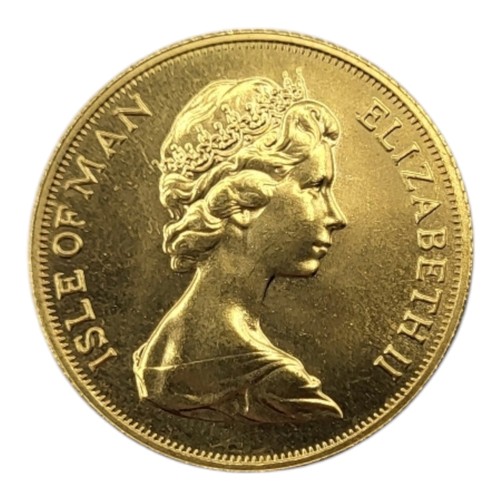 52 - A QUEEN ELIZABETH II 22CT GOLD ISLE OF MAN FULL SOVEREIGN COIN, DATED 1973 
With Arnold Machin’s Nor... 