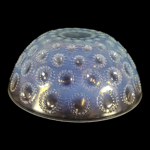 129 - LALIQUE, AN EARLY 20TH CENTURY ‘ASTER’ OPALESCENT GLASS BOWL
Having concentric flowerheads, engraved... 