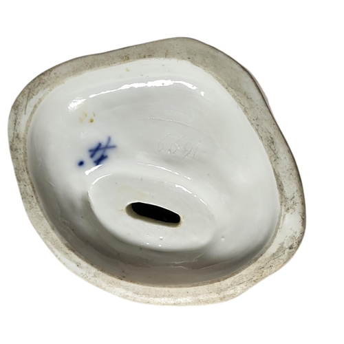 141 - AN 18TH CENTURY CAUGHLEY OF SHROPSHIRE BLUE AND WHITE CUSTARD CUP, CIRCA 1780
In Chinoiserie Pavilio... 