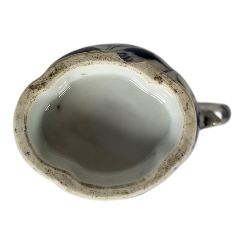 142 - AN 18TH CENTURY CHINESE EXPORT BLUE AND WHITE CYLINDRICAL TEAPOT AND COVER 
The entwined handle hard... 