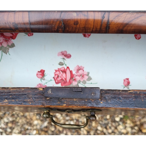 319 - AN EARLY 18TH CENTURY OLIVE WOOD AND LINE INLAID OYSTER VENEERED CHEST
Of two short above three long... 