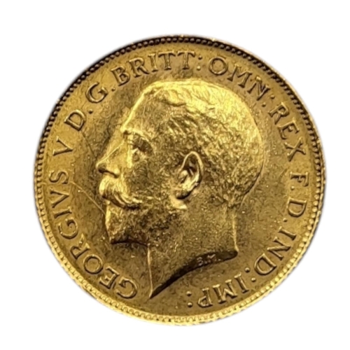 62 - AN EARLY 20TH CENTURY 22CT GOLD HALF SOVEREIGN COIN, DATED 1913 
With King George V portrait and Geo... 