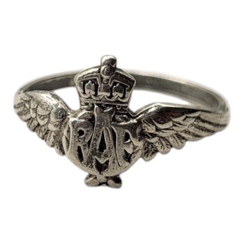 24 - ROYAL AIRFORCE, A WWII SWEETHEART RING AND BROOCH
Together with a collection of cap badges and a cop... 