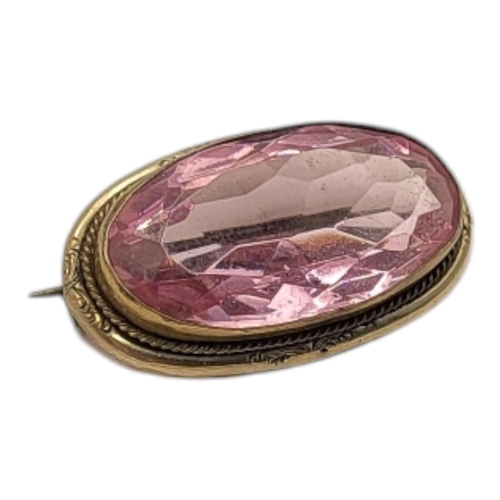 26 - A VICTORIAN YELLOW METAL AND ROSE QUARTZ BROOCH
Oval cut stone, with beaded edge mount.
(approx 3cm)... 