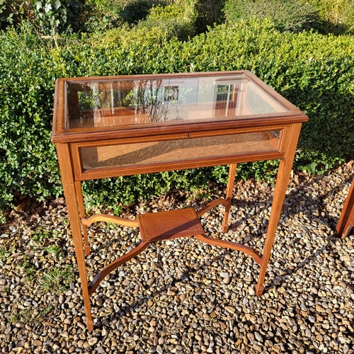 351 - AN EDWARDIAN MAHOGANY AND LINE INLAID BIJOUTERIE TABLE
The glazed top raised on square tapering legs... 