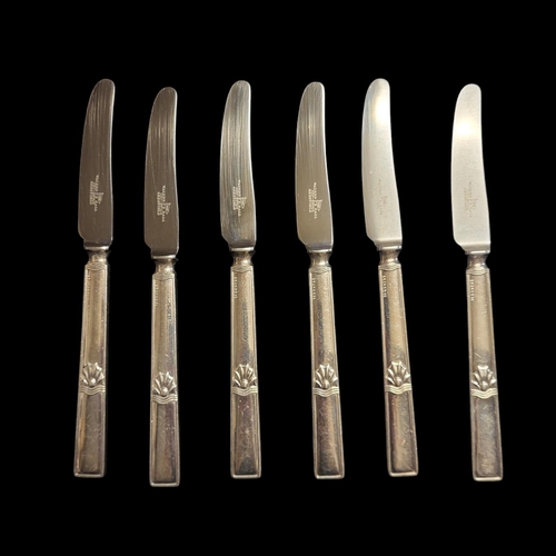 58 - WALKER AND HALL, A VINTAGE SILVER PLATED ‘ATLANTIC’ LOOSE CANTEEN OF CUTLERY
Comprising six dinner k... 