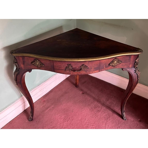 383 - AN EARLY 19TH CENTURY MAHOGANY AND BRASS BOUND CORNER TABLE
With central drawer on elaborate cabriol... 