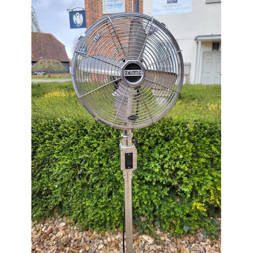203 - A VINTAGE CAST ALUMINIUM CINNI FLOOR STANDING OSCILLATING FAN
Along with an angle poise lamp.
(talle... 