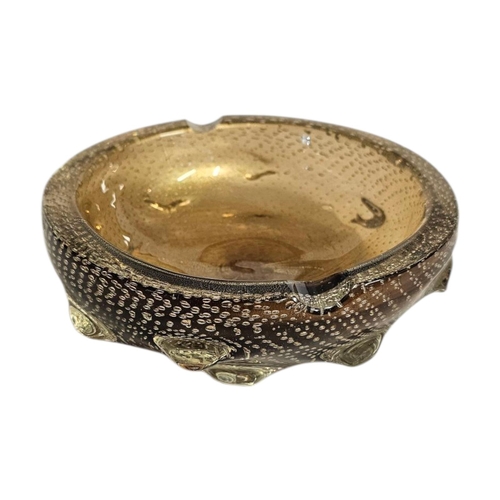 298 - IN THE MANNER OF SAGUSO ARCHIMIDE AN ITALIAN MID CENTURY ART GLASS BOWL
gold and clear glass design.... 