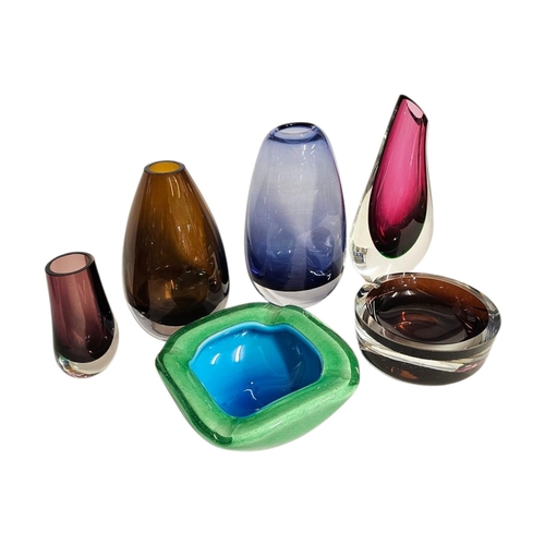 304 - A COLLECTION OF FOUR MID CENTURY ART GLASS VASES
to include a purple sommerso Murano glass teardrop ... 