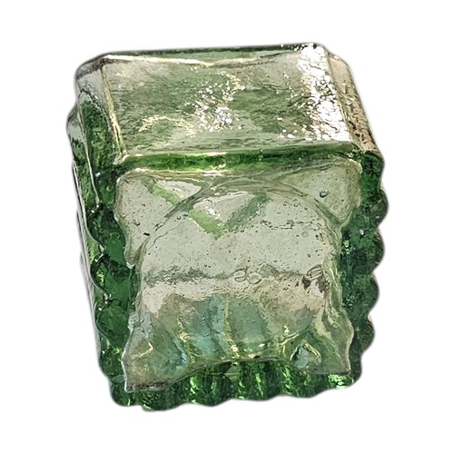 260 - A 19TH CENTURY GREEN GLASS INWELL
Having ridges to hold quill/pens, marked ‘HC and S’.
(approx 4.5cm... 
