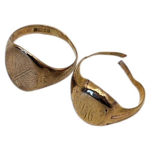 21 - A VINTAGE 9CT GOLD GENT’S SIGNET RING 
Plain form, together with an additional ring.
(size O, approx... 