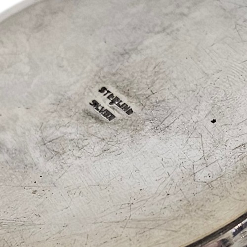 21A - AN EARLY 20TH CENTURY INDIAN SILVER BOWL AND COVER
Having fine traditional figural decoration, marke... 