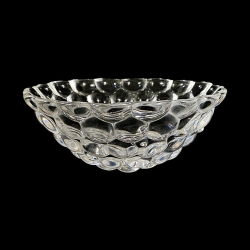210 - A VINTAGE ORREFORS BULLAR CRYSTAL GLASS BOWL
Graduated bubbles, etched mark to base.
(approx 18cm)