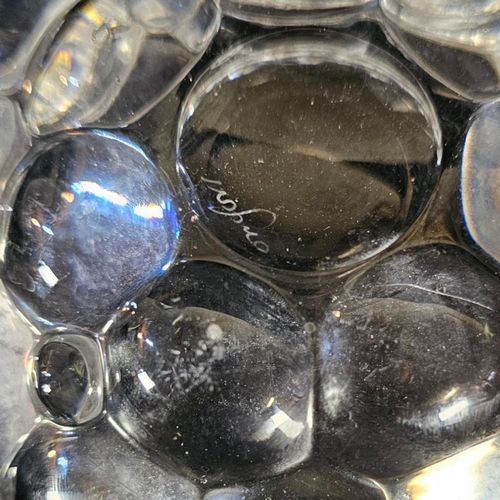 210 - A VINTAGE ORREFORS BULLAR CRYSTAL GLASS BOWL
Graduated bubbles, etched mark to base.
(approx 18cm)