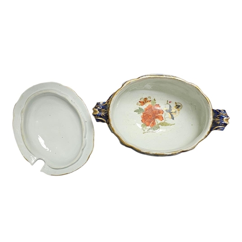 223 - A VICTORIAN PORCELAIN TUREEN AND SERVING GROUP
A mid 19th Century porcelain group comprising a large... 