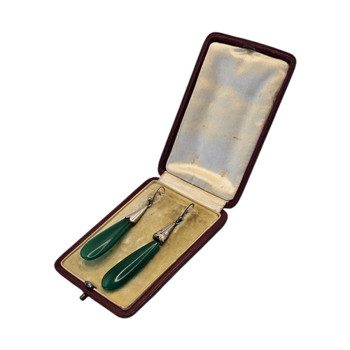 62 - A PAIR OF EARLY 20TH CENTURY WHITE METAL AND JADE DROP EARRINGS 
Teardrop form, in a fitted velvet l... 