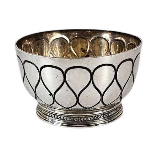 82 - NATHAN AND HAYES, AN EARLY 20TH CENTURY SILVER SUGAR BASIN
Having engraved decoration and gilding to... 