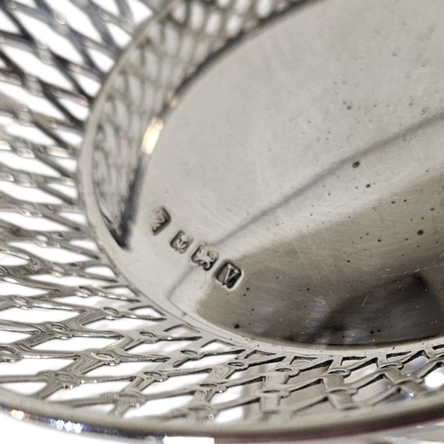 85 - AN EARLY 20TH CENTURY SILVER TAZZA DUSH
Having pierced decoration,hallmarked Birmingham, 1920.
(appr... 