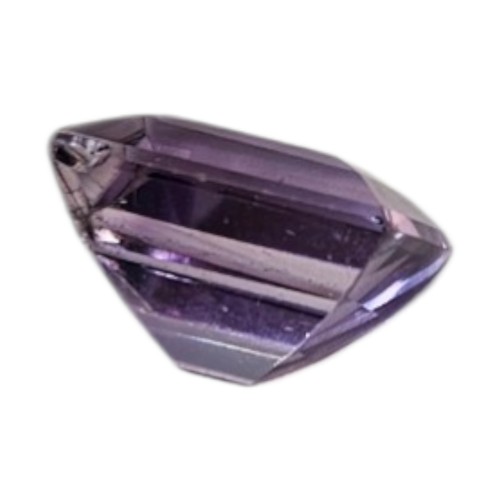 144 - A LOOSE PRINCESS CUT AMETHYST STONE.
(approx 11mm x 9mm x 7mm, approx weight 4.5ct)

Condition: good... 