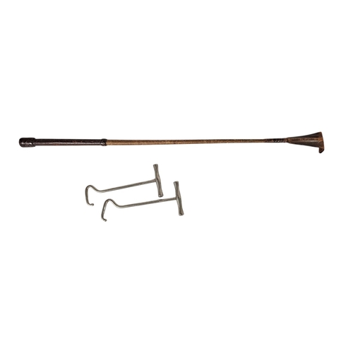 309 - AN EARLY 20TH CENTURY LEATHER RIDING CROP
Together with a pair of steel riding boot pullers.
(riding... 
