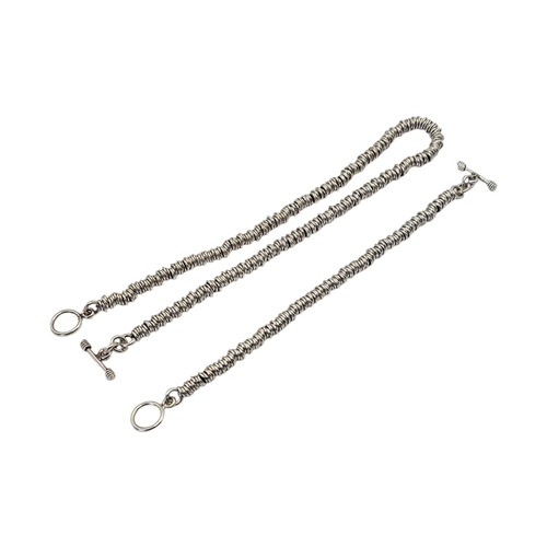 39 - A VINTAGE SILVER NECKLACE AND BRACELET SET
Concentric bands to links.
(necklace approx 41cm, approx ... 