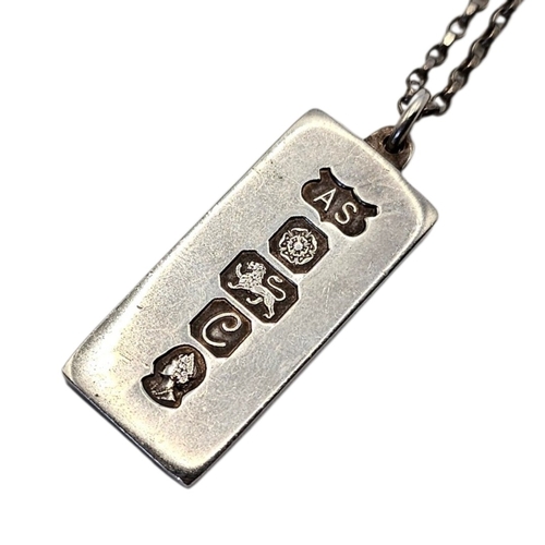 41 - A VINTAGE SILVER ROYAL COMMEMORATIVE ONE OUNCE INGOT NECKLACE
Plain form, hallmarked Sheffield, 1977... 