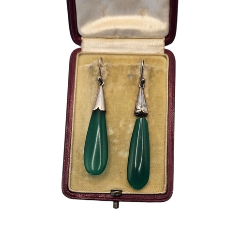 62 - A PAIR OF EARLY 20TH CENTURY WHITE METAL AND JADE DROP EARRINGS 
Teardrop form, in a fitted velvet l... 