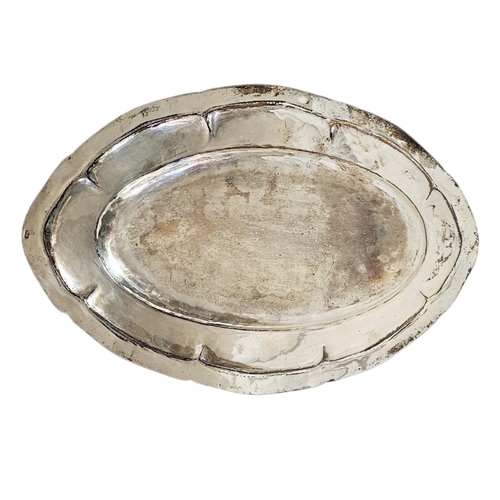 7 - AN EARLY 20TH CENTURY CONTINENTAL OVAL SILVER TRAY
With scalloped edge, marked .900 to base.
(approx... 