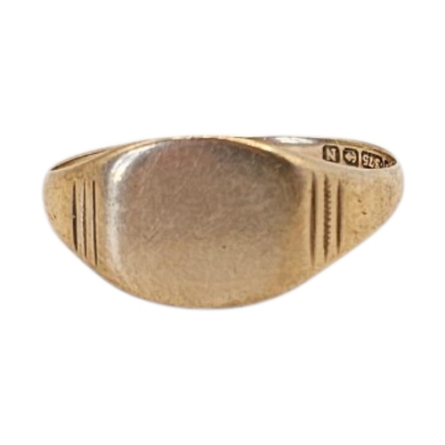 72 - A VINTAGE 9CT GOLD GENT’S ART DECO STEPPED DESIGN SIGNET RING.
(approx 2.5g, size V)

Condition: som... 