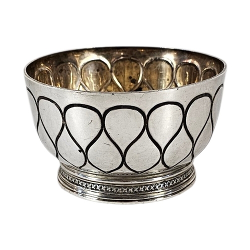 82 - NATHAN AND HAYES, AN EARLY 20TH CENTURY SILVER SUGAR BASIN
Having engraved decoration and gilding to... 