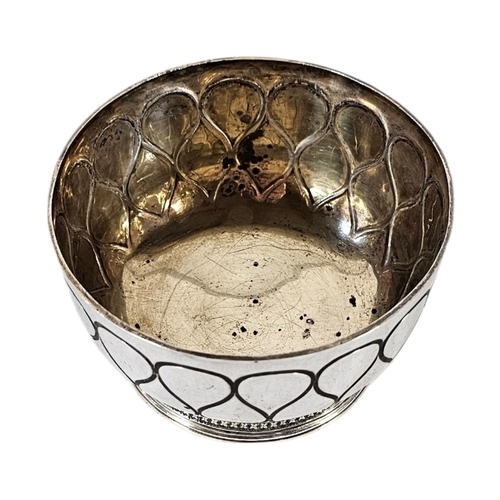 82 - NATHAN AND HAYES, AN EARLY 20TH CENTURY SILVER SUGAR BASIN
Having engraved decoration and gilding to... 