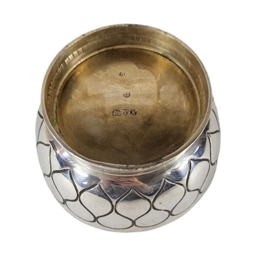 82 - NATHAN AND HAYES, AN EARLY 20TH CENTURY SILVER SUGAR BASIN
Having engraved decoration and gilding to... 