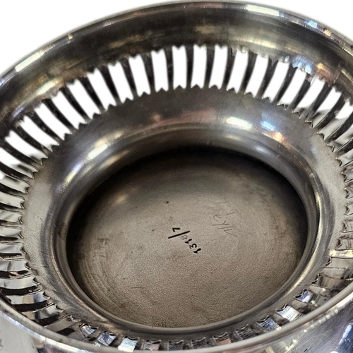 83 - AN EARLY 20TH CENTURY SILVER TAZZA
Having a pierced gallery and hallmarked Birmingham, 1911.
(approx... 