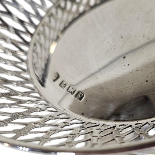 85 - AN EARLY 20TH CENTURY SILVER TAZZA DUSH
Having pierced decoration,hallmarked Birmingham, 1920.
(appr... 