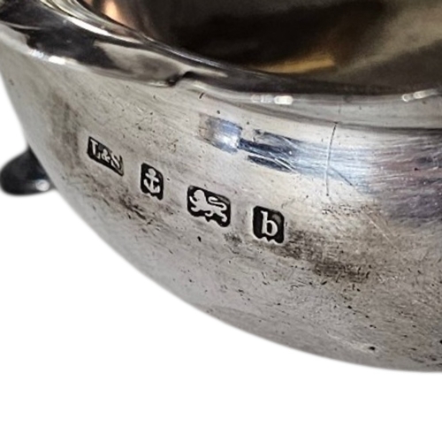 87 - A VICTORIAN SILVER SUGAR AND CREAM SET
Matched set comprising two cream jugs and a sugar bowl with s... 