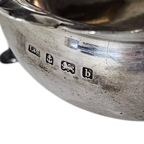 87 - A VICTORIAN SILVER SUGAR AND CREAM SET
Matched set comprising two cream jugs and a sugar bowl with s... 