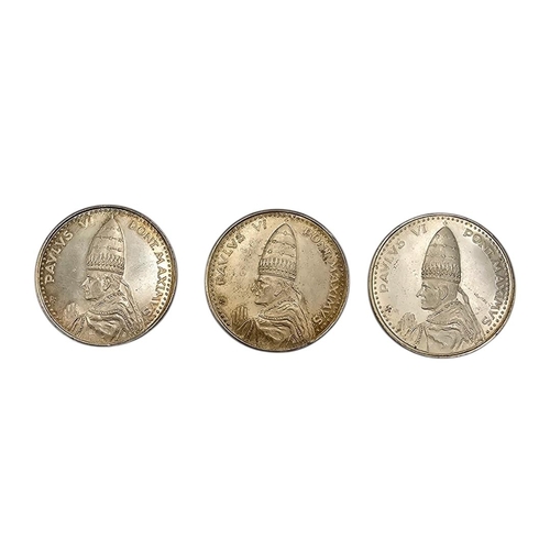 12 - THREE VINTAGE ITALIAN SILVER COMMEMORATIVE COINS
Bearing a portrait of Pope Paul VI, dated 1975.
(ap... 