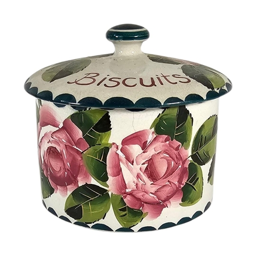 43 - WEMYSS WARE, AN EARLY 20TH CENTURY ‘CABBAGE ROSE’ POTTERY BISCUIT BOX
Hand painted decoration of pin... 