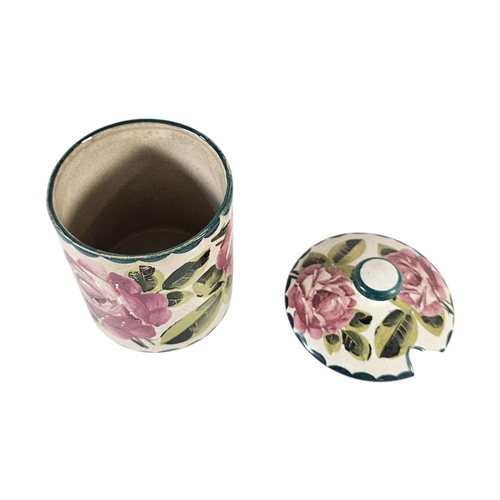 56 - WEMYSS WARE, AN EARLY 20TH CENTURY ‘CABBAGE ROSE’ POTTERY PRESERVE POT
Hand painted decoration with ... 