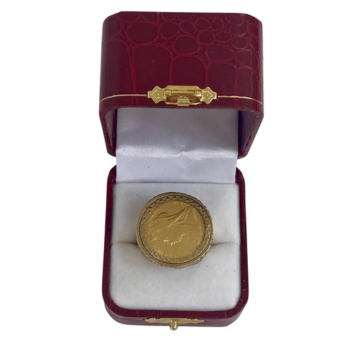 209 - Victoria (1837-1901) Veil head Gold Sovereign housed in 9ct gold Ring, boxed. Size S. Gross weight 1... 