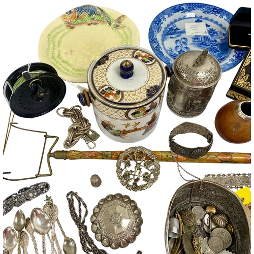 Large collection of miscellaneous items.