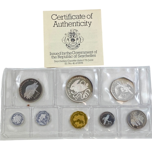 87 - Seychelles Proof silver set 1976 in Original case with COA.
Slight foxing to inner lid, practically ... 
