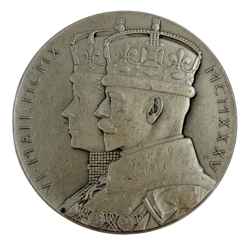 282 - George V (1911-1936)
Large Silver Medallion
86.34 grams of 925 Silver.
Extremely fine, uncased.