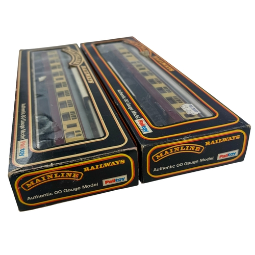 177 - A mixed lot comprising 00 Gauge model railway items. 
Locomotives and coaches by Hornby, Tri-ang, Li... 