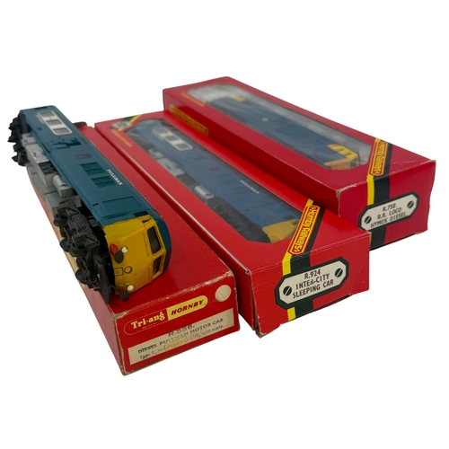 177 - A mixed lot comprising 00 Gauge model railway items. 
Locomotives and coaches by Hornby, Tri-ang, Li... 