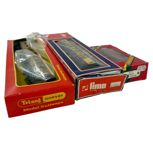 177 - A mixed lot comprising 00 Gauge model railway items. 
Locomotives and coaches by Hornby, Tri-ang, Li... 