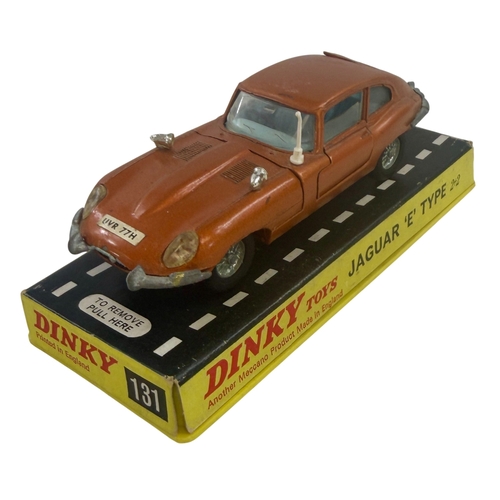 177 - A mixed lot comprising 00 Gauge model railway items. 
Locomotives and coaches by Hornby, Tri-ang, Li... 